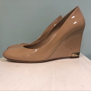Tory Burch Astoria soft patent 90mm wedge pump